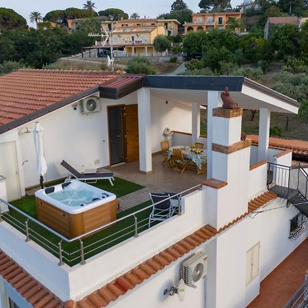 Loft Incantevole Con Idromassaggio Esterno Privato 파티 외부 사진
